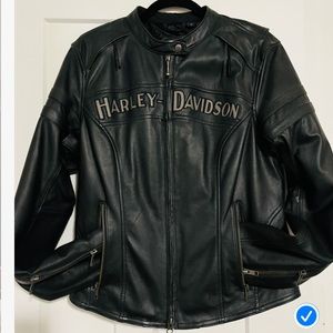 Harley jacket with removable liner size medium excellent condition